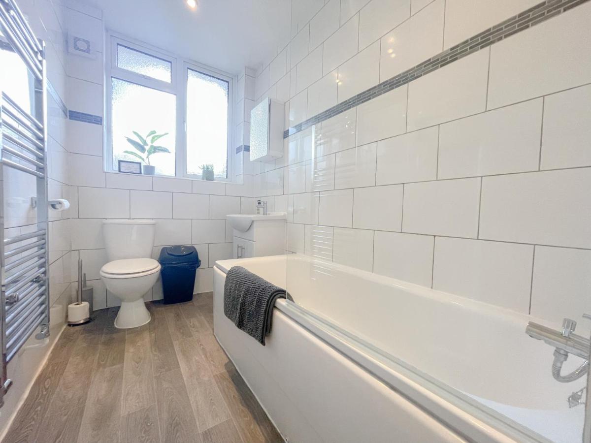 Large 3 Bedroom & 2 Bath - Ground Floor With Parking Bournemouth Dış mekan fotoğraf