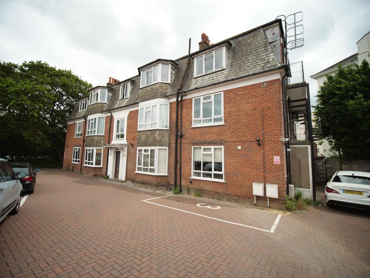 Large 3 Bedroom & 2 Bath - Ground Floor With Parking Bournemouth Dış mekan fotoğraf